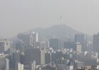 숨이 막힌다…황사·미세먼지·한파 ‘삼중 공습’